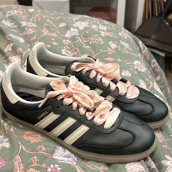 Women’s adidas sambas - Picture 1 of 2